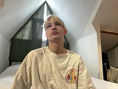 Julian wins online show from February 12, 7:44 am