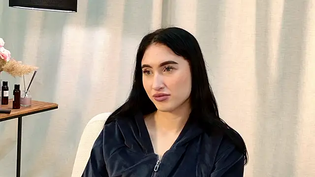 Snapshot of LynnaHandley chatting on February 7, 12:50 pm LynnaHandley online show from February 7, 12:50 pm