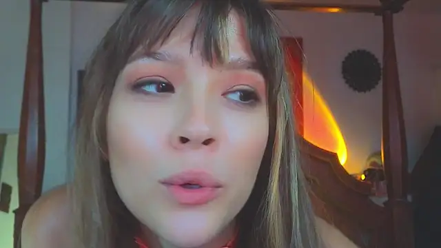 Snapshot of DemiDee chatting on February 8, 9:46 am DemiDee online show from February 8, 9:46 am