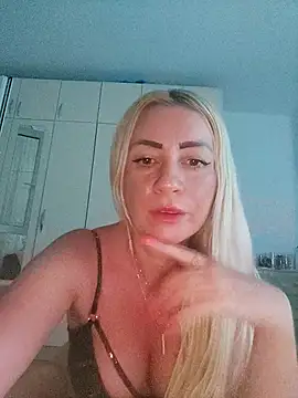 Snapshot of visnjica chatting on June 23, 9:35 pm visnjica online show from June 23, 9:35 pm