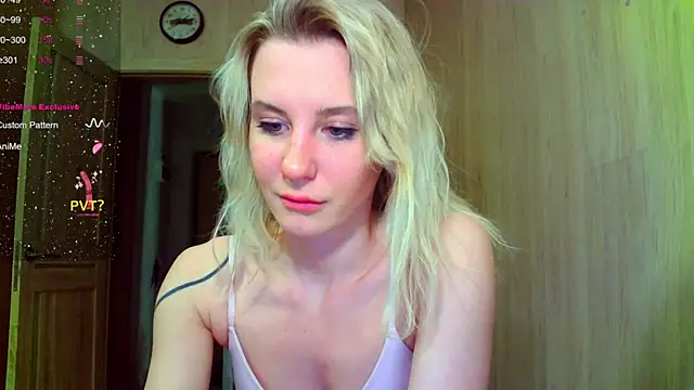 Snapshot of Caramel_piegirl chatting on April 21, 10:12 pm Caramel piegirl online show from April 21, 10:12 pm
