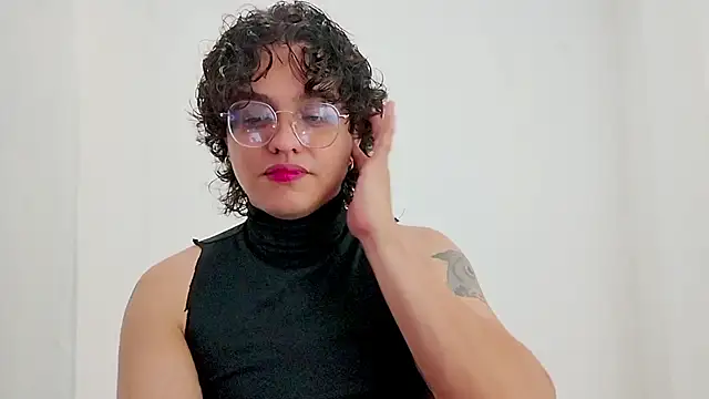 Snapshot of Diane_blossom chatting on February 19, 1:23 am Diane blossom online show from February 19, 1:23 am