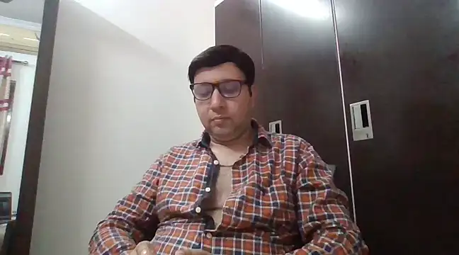 Snapshot of innocentboy1987 chatting on March 17, 4:40 am innocentboy1987 online show from March 17, 4:40 am