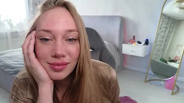 Snapshot of Engel_13 chatting on April 21, 4:30 am Engel 13 online show from April 21, 4:30 am