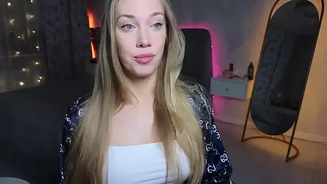 Snapshot of Engel_13 chatting on May 9, 7:52 pm Engel 13 online show from May 9, 7:52 pm
