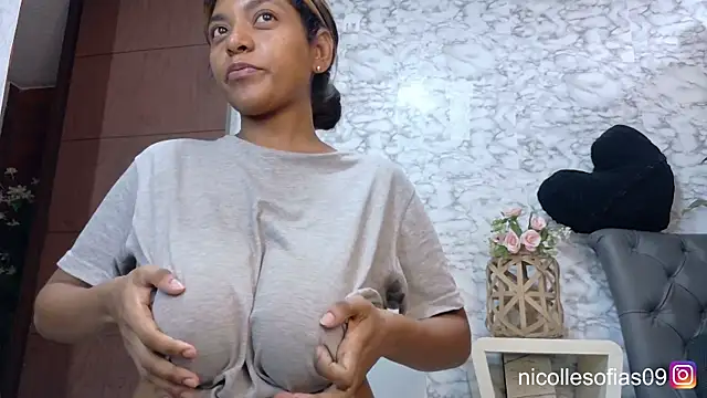 Snapshot of nicollesofia2 chatting on June 9, 5:24 pm nicollesofia2 online show from June 9, 5:24 pm