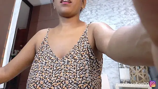 Snapshot of nicollesofia2 chatting on June 18, 6:12 pm nicollesofia2 online show from June 18, 6:12 pm