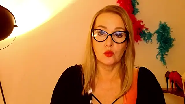 Snapshot of leaxSTAR chatting on March 18, 5:53 pm leaxSTAR online show from March 18, 5:53 pm