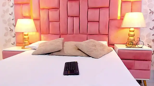 ArianaFranco online show from April 13, 2:00 pm