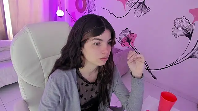 Isabela Fiorelli online show from April 19, 1:32 pm