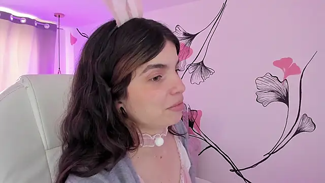 Isabela Fiorelli online show from April 19, 6:10 pm