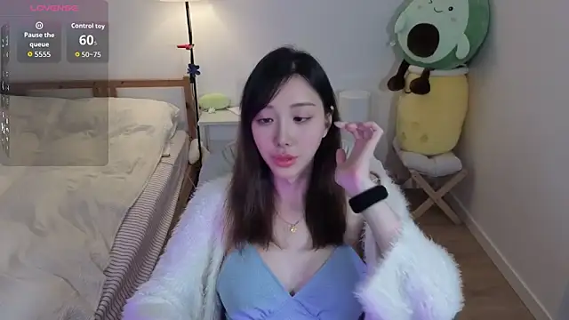 Snapshot of joycemilka chatting on April 6, 12:17 pm joycemilka online show from April 6, 12:17 pm