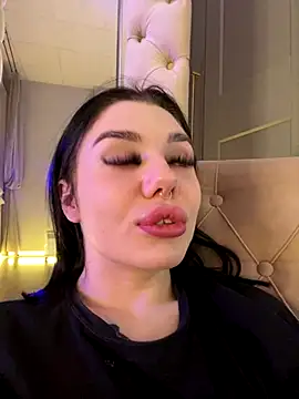 MaeveMoon online show from November 13, 6:18 pm