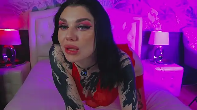 Snapshot of MaeveMoon chatting on April 29, 8:37 pm MaeveMoon online show from April 29, 8:37 pm