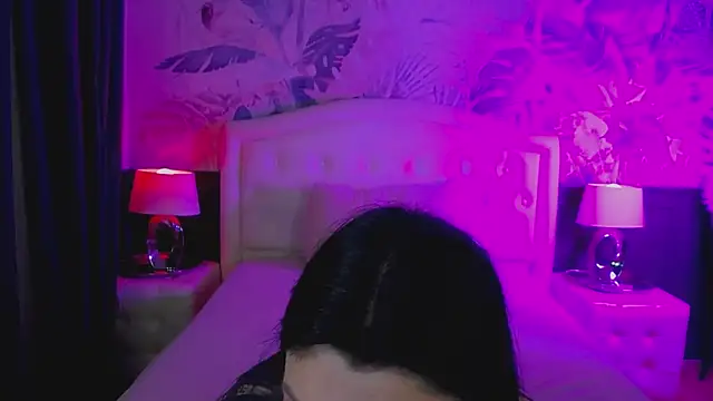 Snapshot of MaeveMoon chatting on May 7, 9:42 pm MaeveMoon online show from May 7, 9:42 pm