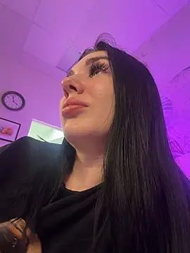 Snapshot of MaeveMoon chatting on May 29, 9:46 pm MaeveMoon online show from May 29, 9:46 pm