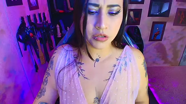 cherryy bombshelll online show from February 10, 5:39 pm