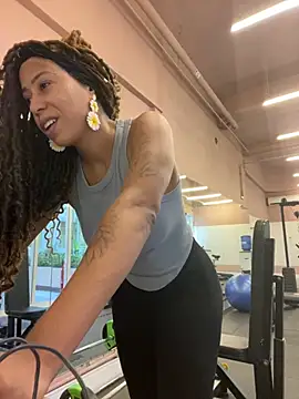 Snapshot of dianagolley420 chatting on February 13, 2:42 pm dianagolley420 online show from February 13, 2:42 pm