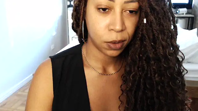 Snapshot of dianagolley420 chatting on February 17, 8:47 pm dianagolley420 online show from February 17, 8:47 pm