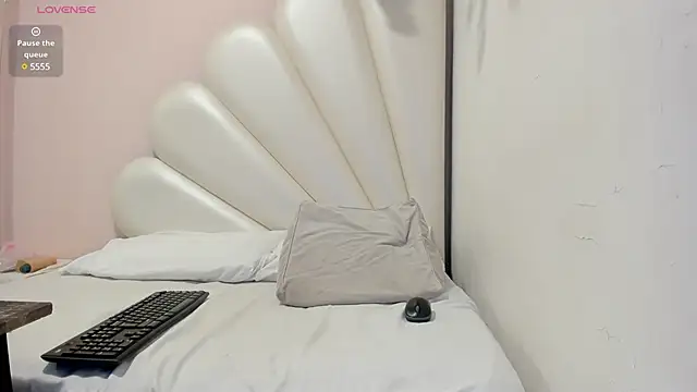 Snapshot of Olivia_Stevens chatting on February 28, 7:35 pm Olivia Stevens online show from February 28, 7:35 pm