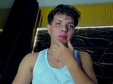 Snapshot of Alessandro_1610 chatting on July 3, 7:59 am Alessandro 1610 online show from July 3, 7:59 am