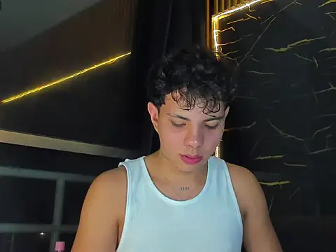 Snapshot of Alessandro_1610 chatting on July 8, 5:45 am Alessandro 1610 online show from July 8, 5:45 am