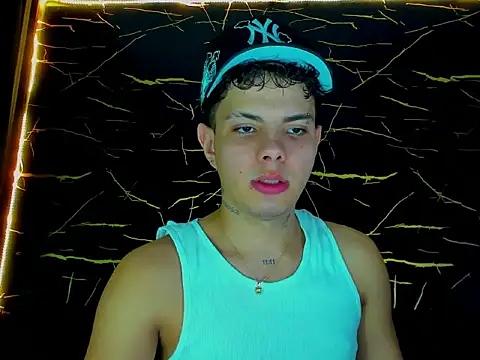 Snapshot of Alessandro_1610 chatting on July 22, 3:42 am Alessandro 1610 online show from July 22, 3:42 am