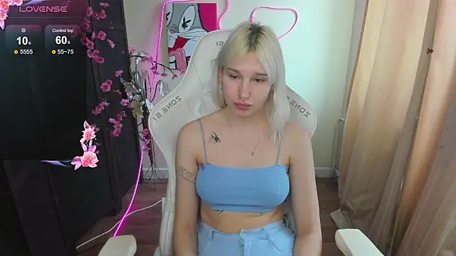 EvelinaLuu online show from March 28, 3:06 am