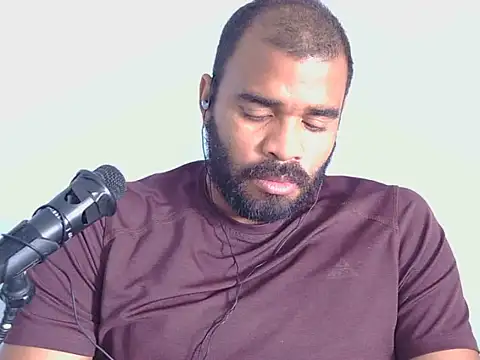Snapshot of YOX22 chatting on August 4, 1:25 pm YOX22 online show from August 4, 1:25 pm
