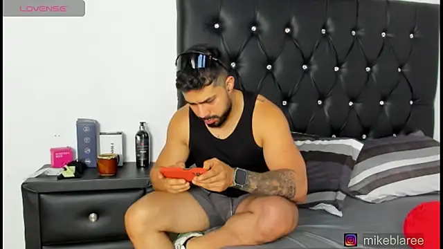 mikeblaree online show from April 18, 7:58 pm