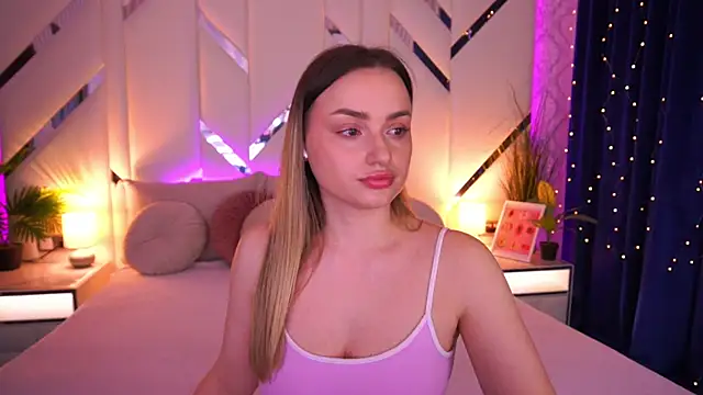 LindsieGreyy online show from March 19, 7:34 am