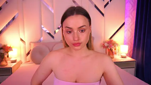 LindsieGreyy online show from April 17, 12:30 pm