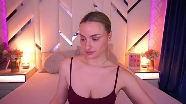 LindsieGreyy online show from May 16, 6:32 am