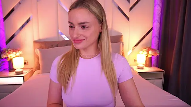 Snapshot of LindsieGreyy chatting on June 21, 12:19 pm LindsieGreyy online show from June 21, 12:19 pm