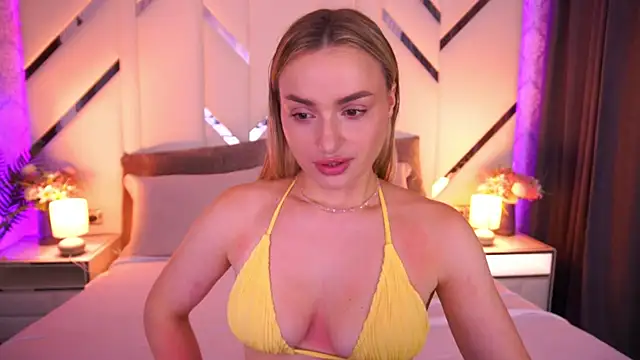 Snapshot of LindsieGreyy chatting on June 26, 12:53 pm LindsieGreyy online show from June 26, 12:53 pm