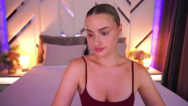 Snapshot of LindsieGreyy chatting on July 14, 1:17 pm LindsieGreyy online show from July 14, 1:17 pm