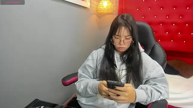 Snapshot of honnielane chatting on March 17, 3:29 pm honnielane online show from March 17, 3:29 pm