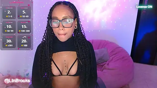 Annaa Brooks online show from March 4, 1:38 pm