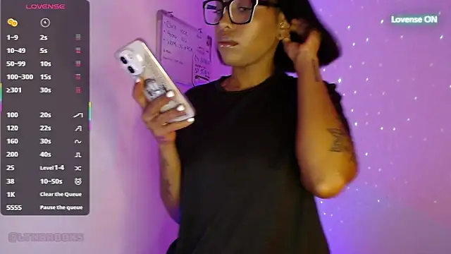 Annaa Brooks online show from March 14, 1:35 pm