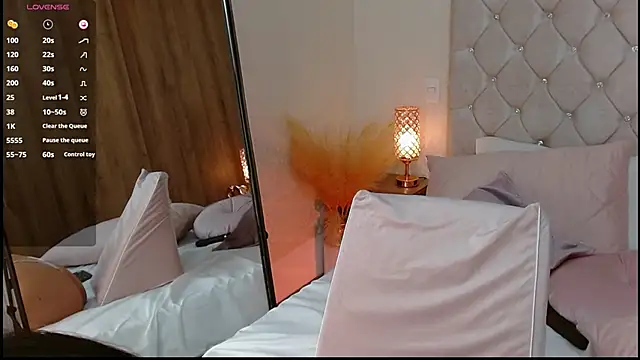 Snapshot of Mia_Neilld chatting on February 11, 11:44 pm Mia Neilld online show from February 11, 11:44 pm