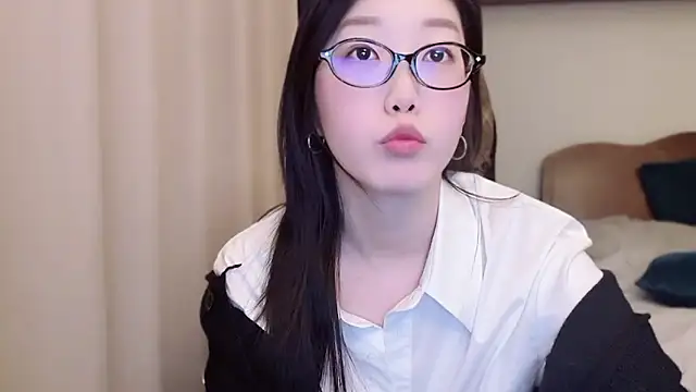 linlinnnnn online show from February 8, 6:55 pm