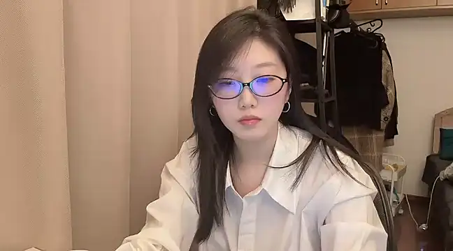 linlinnnnn online show from February 11, 3:29 pm