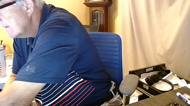 Snapshot of olderandwiser2 chatting on October 1, 3:34 am olderandwiser2 online show from October 1, 3:34 am