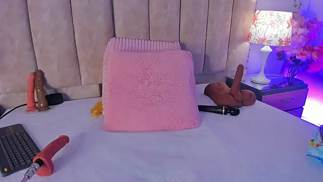 BrithanyParker  online show from March 26, 5:57 am