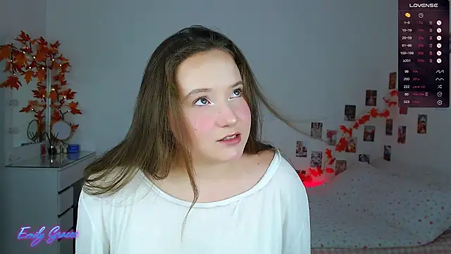 Snapshot of EmilyxxGraces chatting on September 19, 12:45 am EmilyxxGraces online show from September 19, 12:45 am