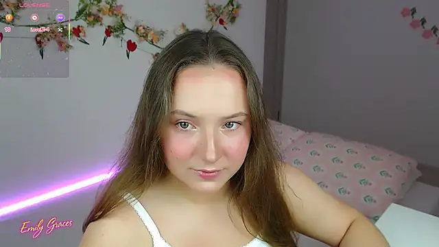 Snapshot of EmilyxxGraces chatting on May 30, 12:19 am EmilyxxGraces online show from May 30, 12:19 am