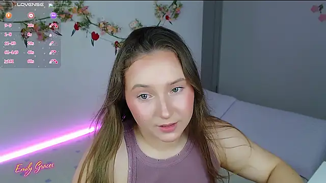 Snapshot of EmilyxxGraces chatting on June 21, 10:56 pm EmilyxxGraces online show from June 21, 10:56 pm