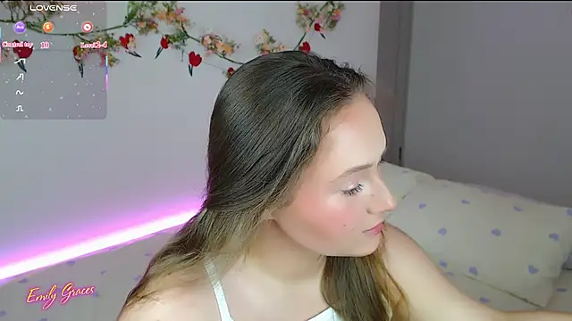 Snapshot of EmilyxxGraces chatting on June 29, 7:25 pm EmilyxxGraces online show from June 29, 7:25 pm