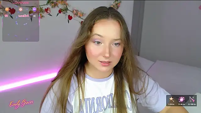 Snapshot of EmilyxxGraces chatting on July 13, 11:51 pm EmilyxxGraces online show from July 13, 11:51 pm