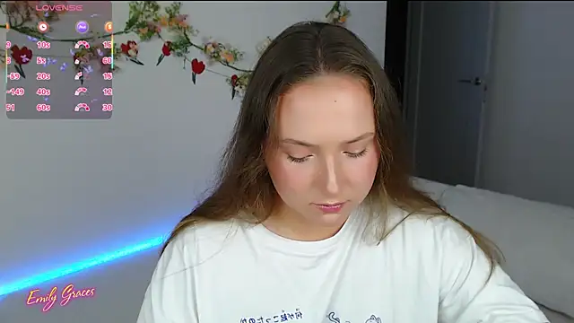 Snapshot of EmilyxxGraces chatting on July 23, 1:58 am EmilyxxGraces online show from July 23, 1:58 am